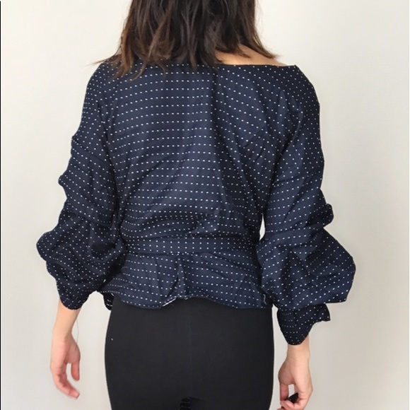 Sexy chic wrapped top with pretty sleeves - Picture 7 of 8